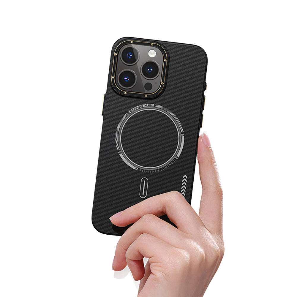 Apple iPhone 15 Plus Kılıf Recci Machinist Serisi M-safe Şarj Özellikli Magnetik Karbon Kapak Siyah