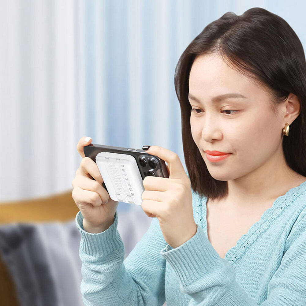 Recci RPB-W10 Polaris Serisi Çift Kablolu LED Dijital Göstergeli Wireless Powerbank 15W 10000mAh Beyaz